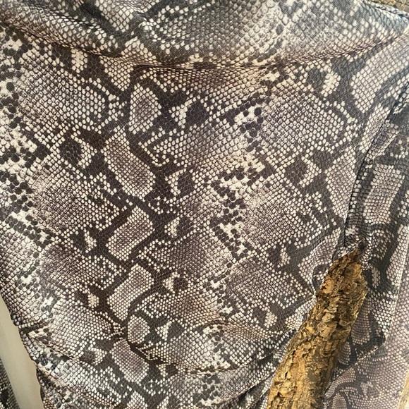 Tiger mist  size medium nwt gorgeous animal print dress. - Picture 2 of 3